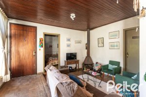 Casa à venda com 200m², 3 dormitórios, 1 suíte, 2 vagas, no bairro Tristeza em Porto Alegre