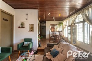 Casa à venda com 200m², 3 dormitórios, 1 suíte, 2 vagas, no bairro Tristeza em Porto Alegre