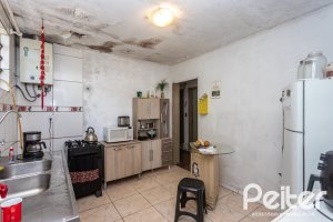 Casa à venda com 200m², 3 dormitórios, 1 suíte, 2 vagas, no bairro Tristeza em Porto Alegre