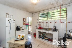 Casa à venda com 200m², 3 dormitórios, 1 suíte, 2 vagas, no bairro Tristeza em Porto Alegre