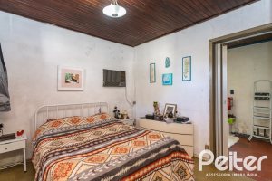Casa à venda com 200m², 3 dormitórios, 1 suíte, 2 vagas, no bairro Tristeza em Porto Alegre