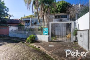 Casa à venda com 200m², 3 dormitórios, 1 suíte, 2 vagas, no bairro Tristeza em Porto Alegre