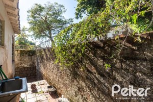 Casa à venda com 200m², 3 dormitórios, 1 suíte, 2 vagas, no bairro Tristeza em Porto Alegre