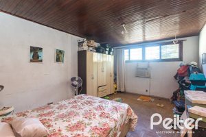 Casa à venda com 200m², 3 dormitórios, 1 suíte, 2 vagas, no bairro Tristeza em Porto Alegre
