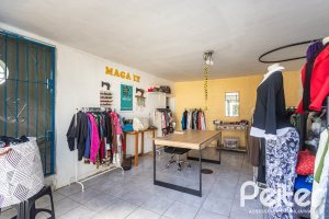 Casa à venda com 200m², 3 dormitórios, 1 suíte, 2 vagas, no bairro Tristeza em Porto Alegre
