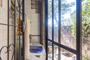 Casa à venda com 200m², 3 dormitórios, 1 suíte, 2 vagas, no bairro Tristeza em Porto Alegre