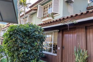 Casa em Condomínio à venda com 81m², 2 dormitórios, 1 vaga, no bairro Tristeza em Porto Alegre