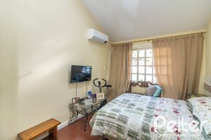 Casa em Condomínio à venda com 81m², 2 dormitórios, 1 vaga, no bairro Tristeza em Porto Alegre