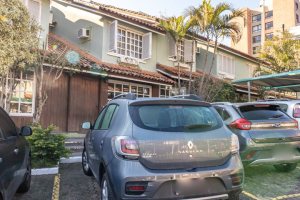 Casa em Condomínio à venda com 81m², 2 dormitórios, 1 vaga, no bairro Tristeza em Porto Alegre