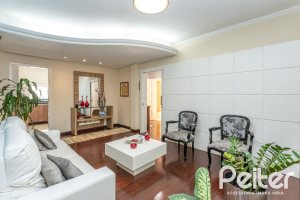 Casa à venda com 393m², 4 dormitórios, 2 suítes, 6 vagas, no bairro Vila Assunção em Porto Alegre