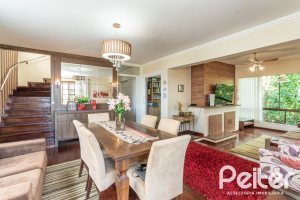 Casa à venda com 393m², 4 dormitórios, 2 suítes, 6 vagas, no bairro Vila Assunção em Porto Alegre