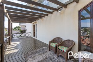 Casa à venda com 393m², 4 dormitórios, 2 suítes, 6 vagas, no bairro Vila Assunção em Porto Alegre