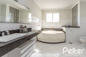 Casa à venda com 393m², 4 dormitórios, 2 suítes, 6 vagas, no bairro Vila Assunção em Porto Alegre
