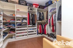 Casa à venda com 393m², 4 dormitórios, 2 suítes, 6 vagas, no bairro Vila Assunção em Porto Alegre