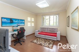 Casa à venda com 393m², 4 dormitórios, 2 suítes, 6 vagas, no bairro Vila Assunção em Porto Alegre