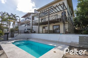 Casa à venda com 393m², 4 dormitórios, 2 suítes, 6 vagas, no bairro Vila Assunção em Porto Alegre