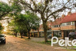 Casa à venda com 173m², 3 dormitórios, 3 suítes, 2 vagas, no bairro Vila Assunção em Porto Alegre