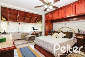 Casa à venda com 173m², 3 dormitórios, 3 suítes, 2 vagas, no bairro Vila Assunção em Porto Alegre