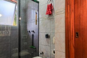 Casa à venda com 173m², 3 dormitórios, 3 suítes, 2 vagas, no bairro Vila Assunção em Porto Alegre