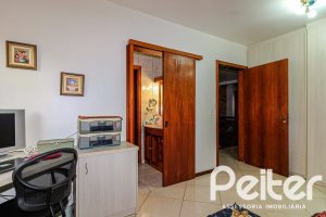 Casa à venda com 173m², 3 dormitórios, 3 suítes, 2 vagas, no bairro Vila Assunção em Porto Alegre
