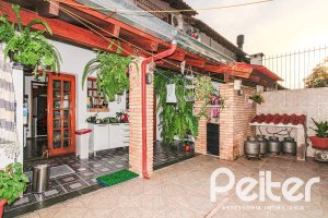 Casa à venda com 173m², 3 dormitórios, 3 suítes, 2 vagas, no bairro Vila Assunção em Porto Alegre