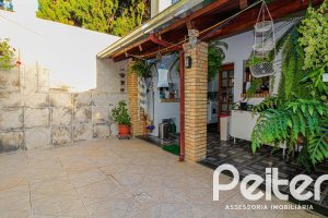 Casa à venda com 173m², 3 dormitórios, 3 suítes, 2 vagas, no bairro Vila Assunção em Porto Alegre