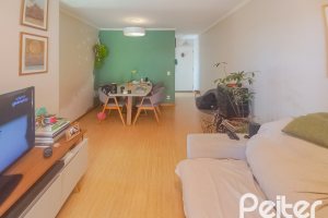 Apartamento à venda com 67m², 3 dormitórios, 1 vaga, no bairro Teresópolis em Porto Alegre