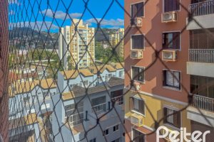 Apartamento à venda com 67m², 3 dormitórios, 1 vaga, no bairro Teresópolis em Porto Alegre