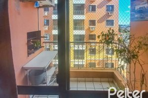 Apartamento à venda com 67m², 3 dormitórios, 1 vaga, no bairro Teresópolis em Porto Alegre