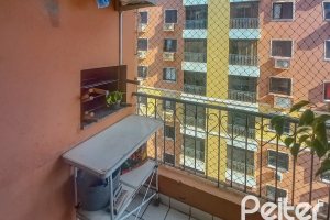 Apartamento à venda com 67m², 3 dormitórios, 1 vaga, no bairro Teresópolis em Porto Alegre
