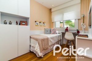 Casa em Condomínio à venda com 191m², 4 dormitórios, 1 suíte, 2 vagas, no bairro Vila Nova em PORTO ALEGRE