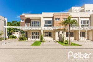 Casa em Condomínio à venda com 191m², 4 dormitórios, 1 suíte, 2 vagas, no bairro Vila Nova em PORTO ALEGRE