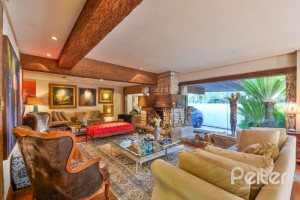 Casa à venda com 418m², 3 dormitórios, 1 suíte, 2 vagas, no bairro Jardim Isabel em Porto Alegre