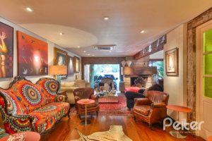 Casa à venda com 418m², 3 dormitórios, 1 suíte, 2 vagas, no bairro Jardim Isabel em Porto Alegre