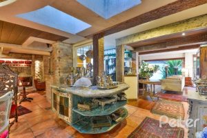 Casa à venda com 418m², 3 dormitórios, 1 suíte, 2 vagas, no bairro Jardim Isabel em Porto Alegre