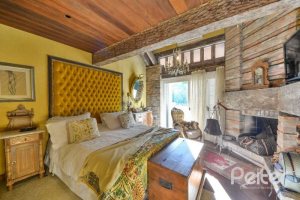 Casa à venda com 418m², 3 dormitórios, 1 suíte, 2 vagas, no bairro Jardim Isabel em Porto Alegre