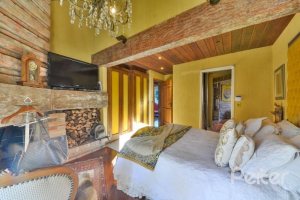 Casa à venda com 418m², 3 dormitórios, 1 suíte, 2 vagas, no bairro Jardim Isabel em Porto Alegre