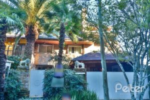 Casa à venda com 418m², 3 dormitórios, 1 suíte, 2 vagas, no bairro Jardim Isabel em Porto Alegre