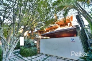 Casa à venda com 418m², 3 dormitórios, 1 suíte, 2 vagas, no bairro Jardim Isabel em Porto Alegre