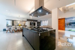 Casa em Condomínio à venda com 250m², 3 dormitórios, 3 suítes, 3 vagas, no bairro Hipica em PORTO ALEGRE