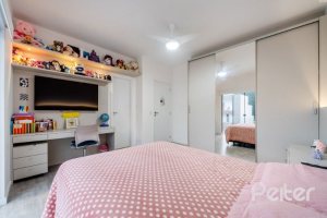 Casa em Condomínio à venda com 250m², 3 dormitórios, 3 suítes, 3 vagas, no bairro Hipica em PORTO ALEGRE