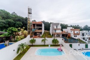 Casa em Condomínio à venda com 250m², 3 dormitórios, 3 suítes, 3 vagas, no bairro Hipica em PORTO ALEGRE