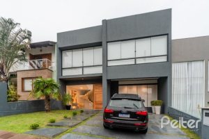 Casa em Condomínio à venda com 250m², 3 dormitórios, 3 suítes, 3 vagas, no bairro Hipica em PORTO ALEGRE