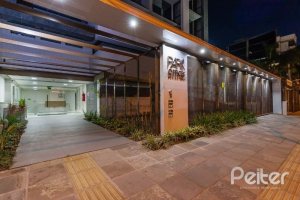 Comercial à venda com 44m², 1 vaga, no bairro Menino Deus em Porto Alegre