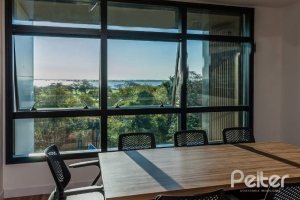 Comercial à venda com 44m², 1 vaga, no bairro Menino Deus em Porto Alegre