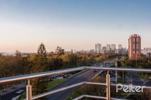 Comercial à venda com 44m², 1 vaga, no bairro Menino Deus em Porto Alegre