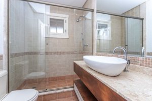 Casa em Condomínio à venda com 348m², 4 dormitórios, 2 suítes, 4 vagas, no bairro Terra Ville em PORTO ALEGRE