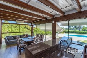 Casa em Condomínio à venda com 348m², 4 dormitórios, 2 suítes, 4 vagas, no bairro Terra Ville em PORTO ALEGRE