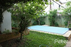 Casa à venda com 248m², 3 dormitórios, 1 suíte, 4 vagas, no bairro Tristeza em Porto Alegre