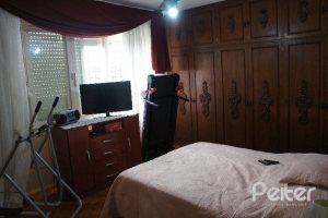 Casa à venda com 248m², 3 dormitórios, 1 suíte, 4 vagas, no bairro Tristeza em Porto Alegre